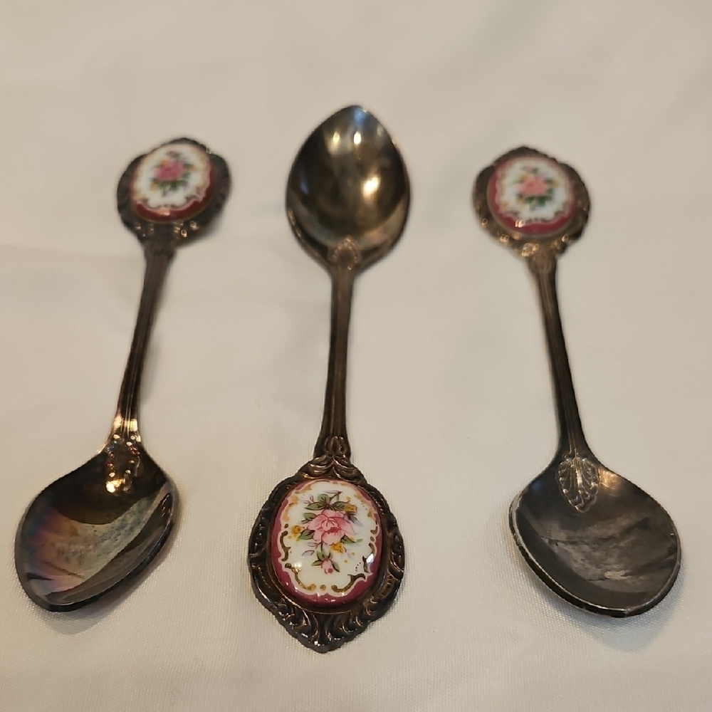 Floral Design Souvenier Spoons Set